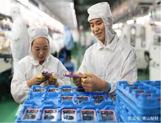 两亿新生代择业观变迁 为何宁送外卖不进工厂，甚至以技术工人为耻？